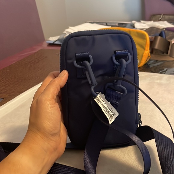 ❤️Lululemon small Nylon cute body bag - Picture 2 of 6